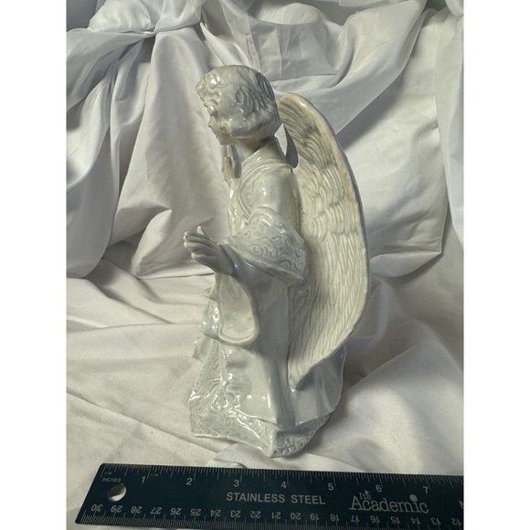 White Ceramic Nativity ANGEL 1990 Hand Poured And Glazed Vintage - Picture 2 of 5